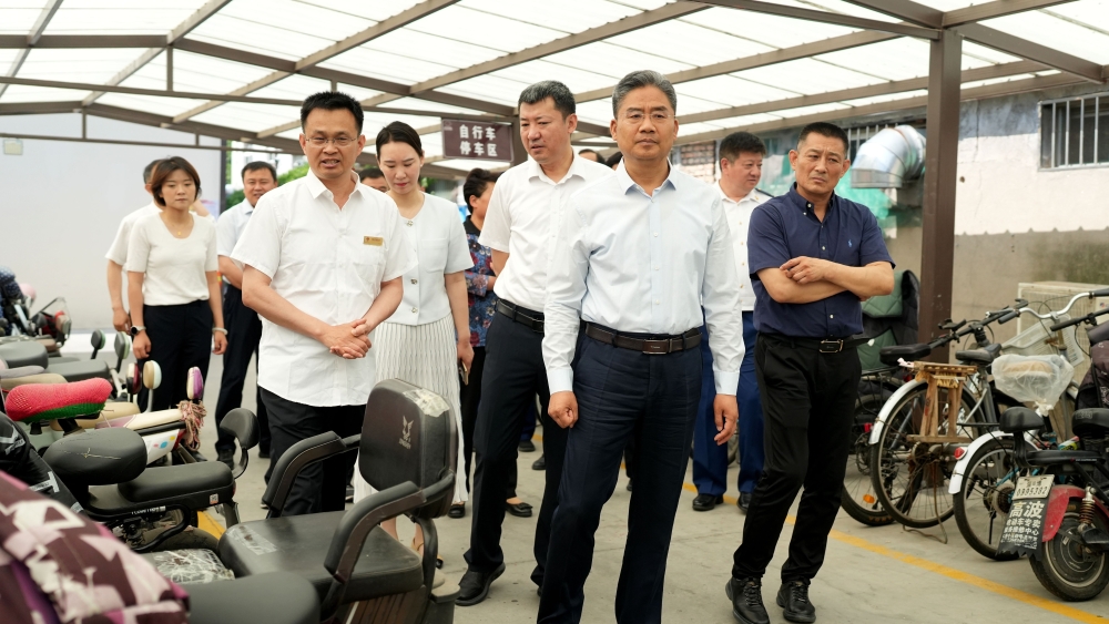 市人大社会委调研全市电动自行车消防安全工作并开展基层观察点“局长·群众面对面”活动